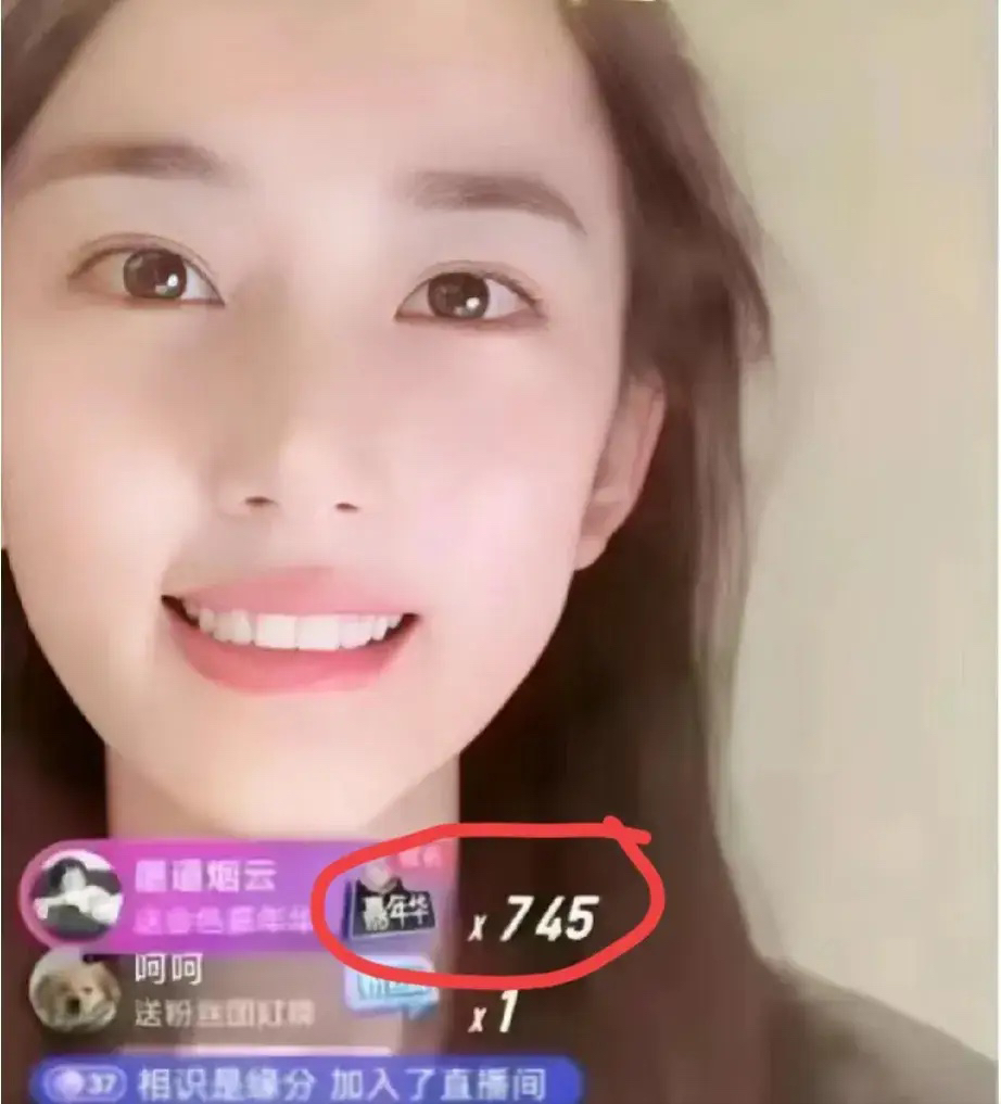 我去怪不得很多女生喜欢做直播，原来遇到一个好的榜一大哥真的能够一夜暴富，这不某位女主播遇到榜一大哥打赏，榜一大哥豪刷745个嘉年华，一会功夫几百万就到手了，真的是人生赢家，这些实实在在的打赏，在直播平