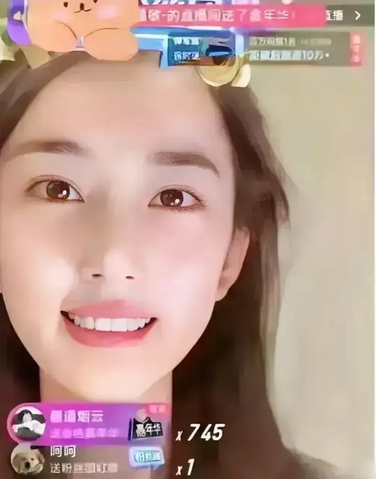 不敢相信！一位女主播，被榜一大哥在直播间连续刷了745个嘉年华，为女主播带来223万元的打赏费，表面来看榜一大哥有点脑残，仔细想想是真的聪明，因为现在社会讲究的是价值互换，榜一大哥能够大赏几百万，也是